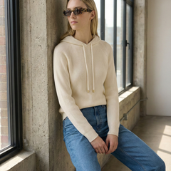 Christine Brewer Claudia cashmere hoodie for women, soft cream-colored hoodie with a relaxed fit and hooded design.