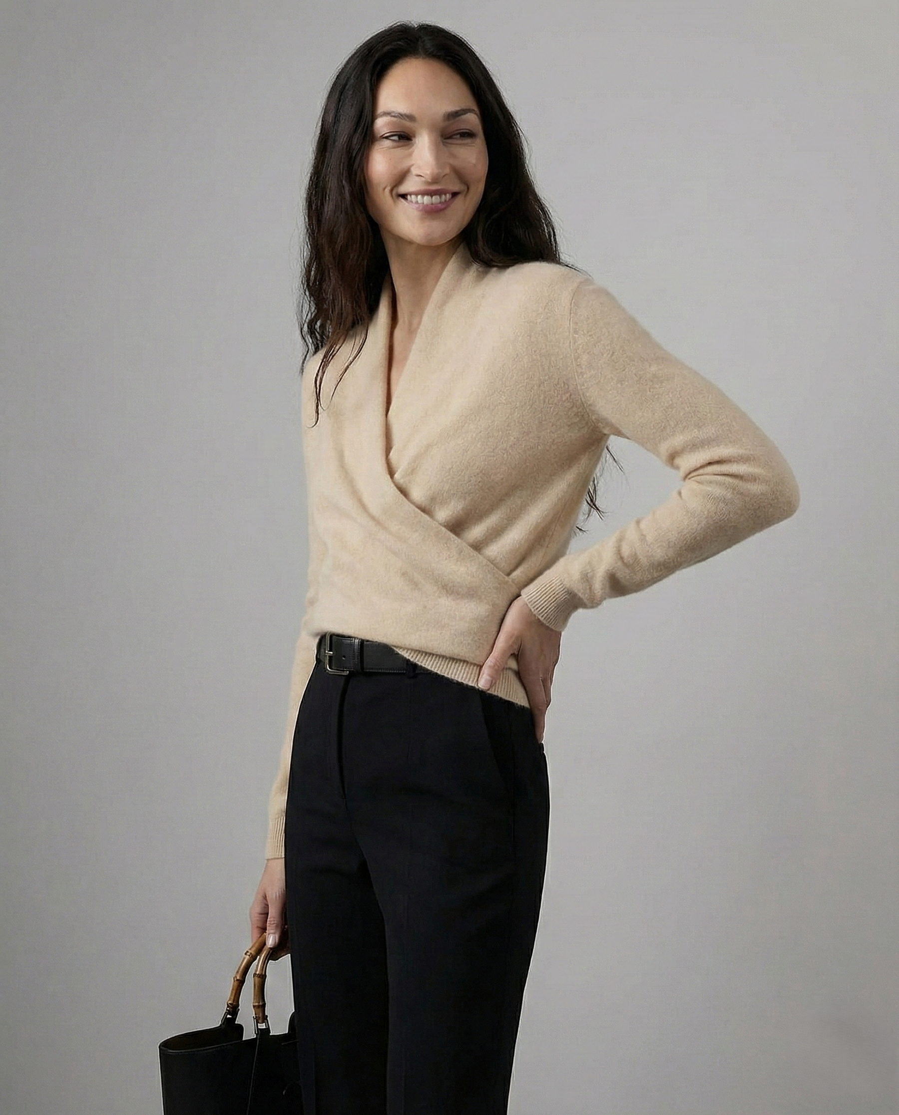 Cream-colored Christine Brewer Dawn cashmere sweater for women, soft knit fabric, with a relaxed fit and ribbed cuffs.