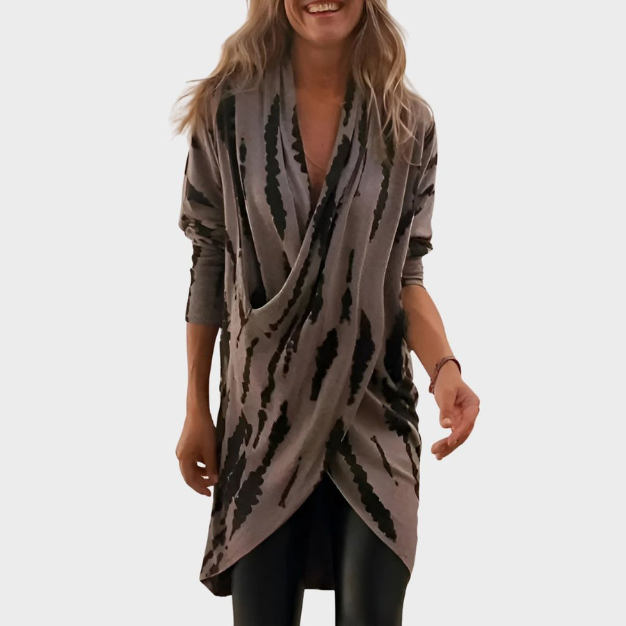 Nienke Huiswerk wearing the Christine Brewer Beatrice graphic V-neck knit top for women, featuring a stylish V-neck design.