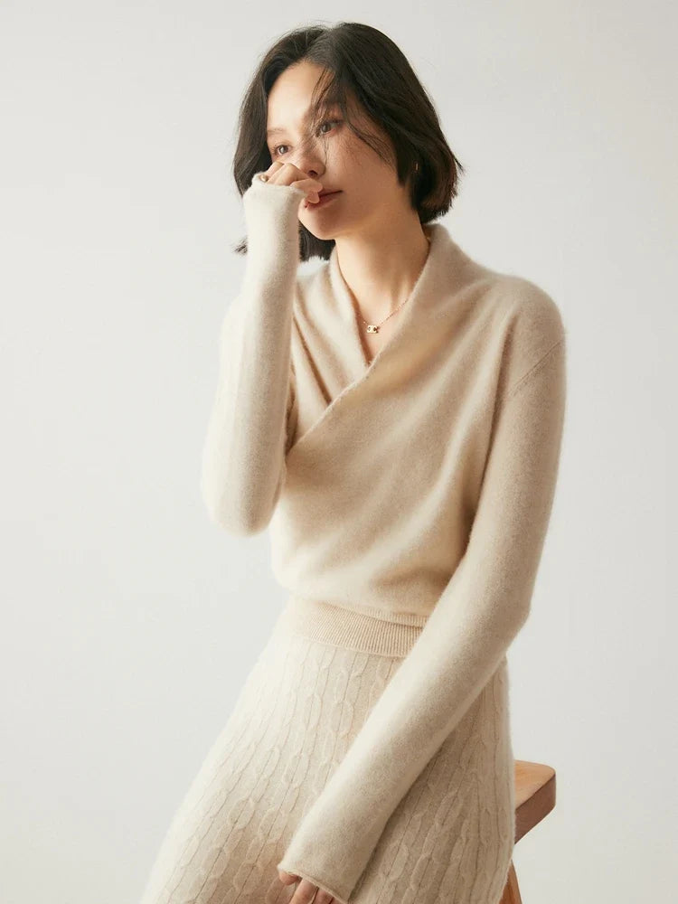 Christine Brewer Dawn cashmere sweater for women, soft beige knit with a cozy, relaxed fit, perfect for stylish winter wear.