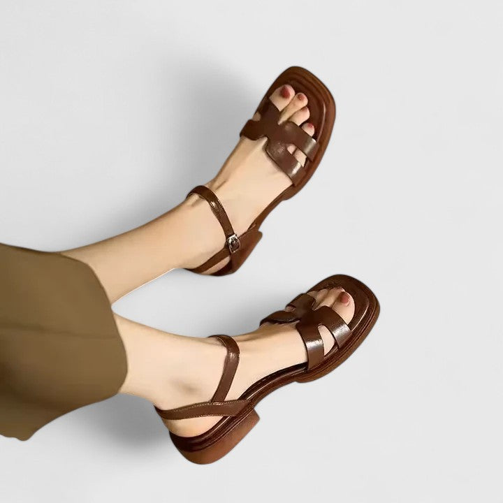 Christine Brewer Deliane women's orthopedic flat sandals with comfortable straps and cushioned footbed, ideal for everyday wear.