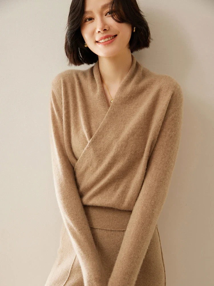Cream-colored Christine Brewer Dawn cashmere sweater for women, showing a close-up of the soft, cozy knit fabric.