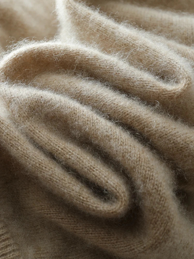Cream-colored Christine Brewer Dawn cashmere sweater for women, soft knit fabric with a relaxed fit and ribbed cuffs.