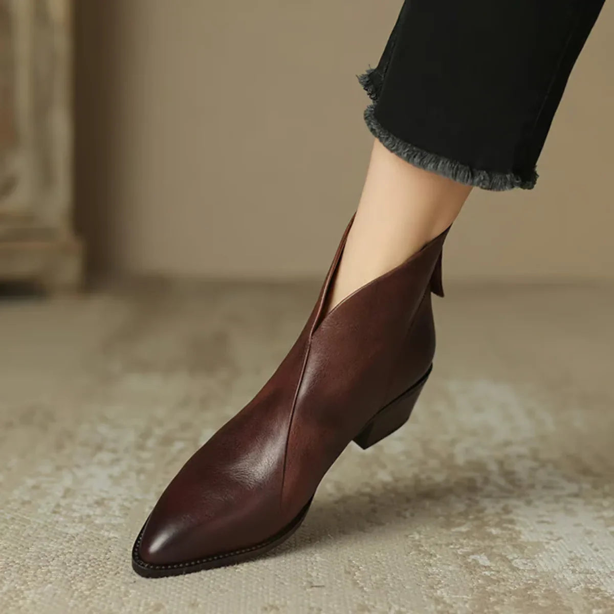 Daisy | Ankle Boots Booties Women Winter Pointed Toe Block Heel Leather Zip V-Cut Brown