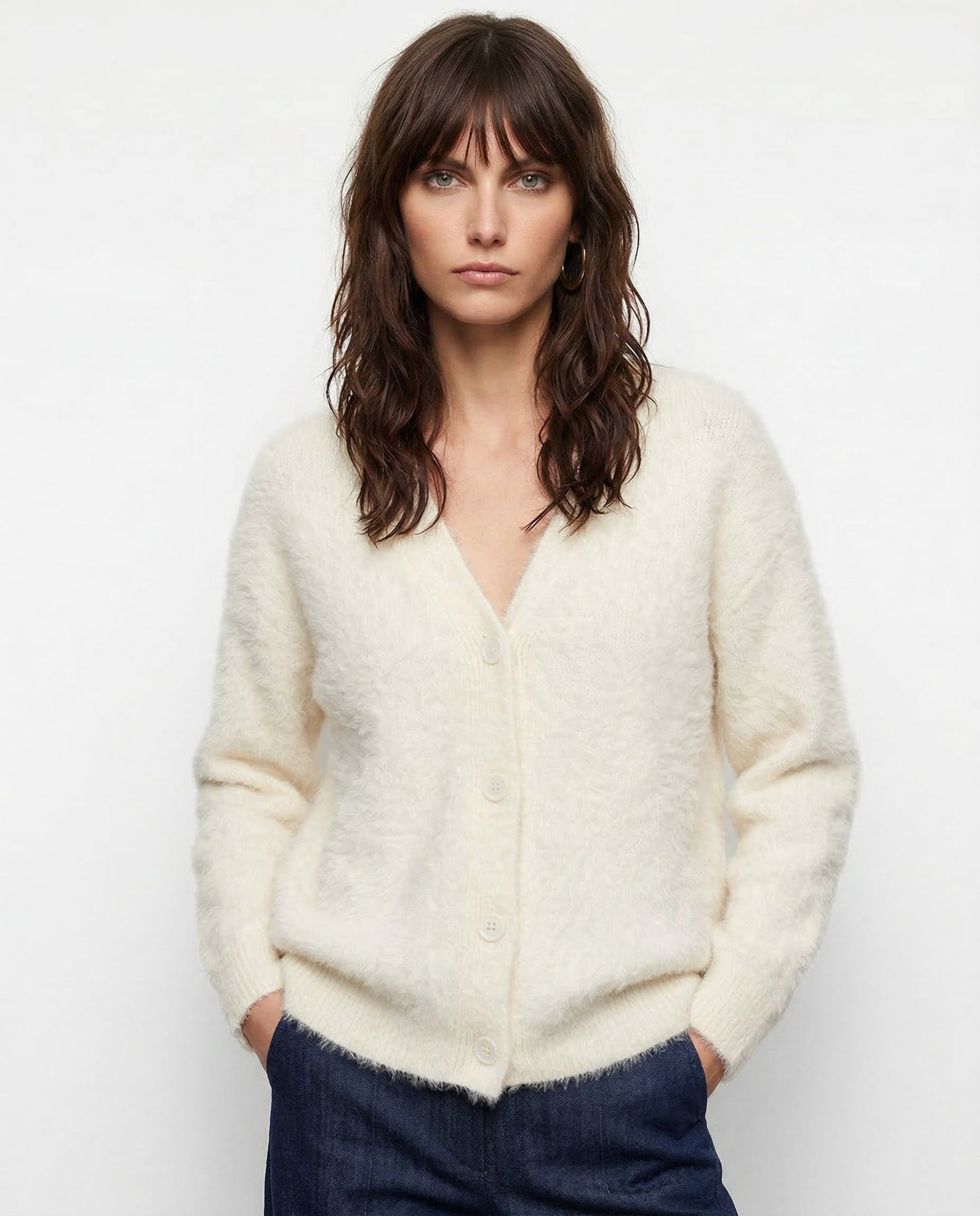 Oversized cashmere cardigan for women in soft cream, featuring a relaxed fit and cozy texture from Christine Brewer.
