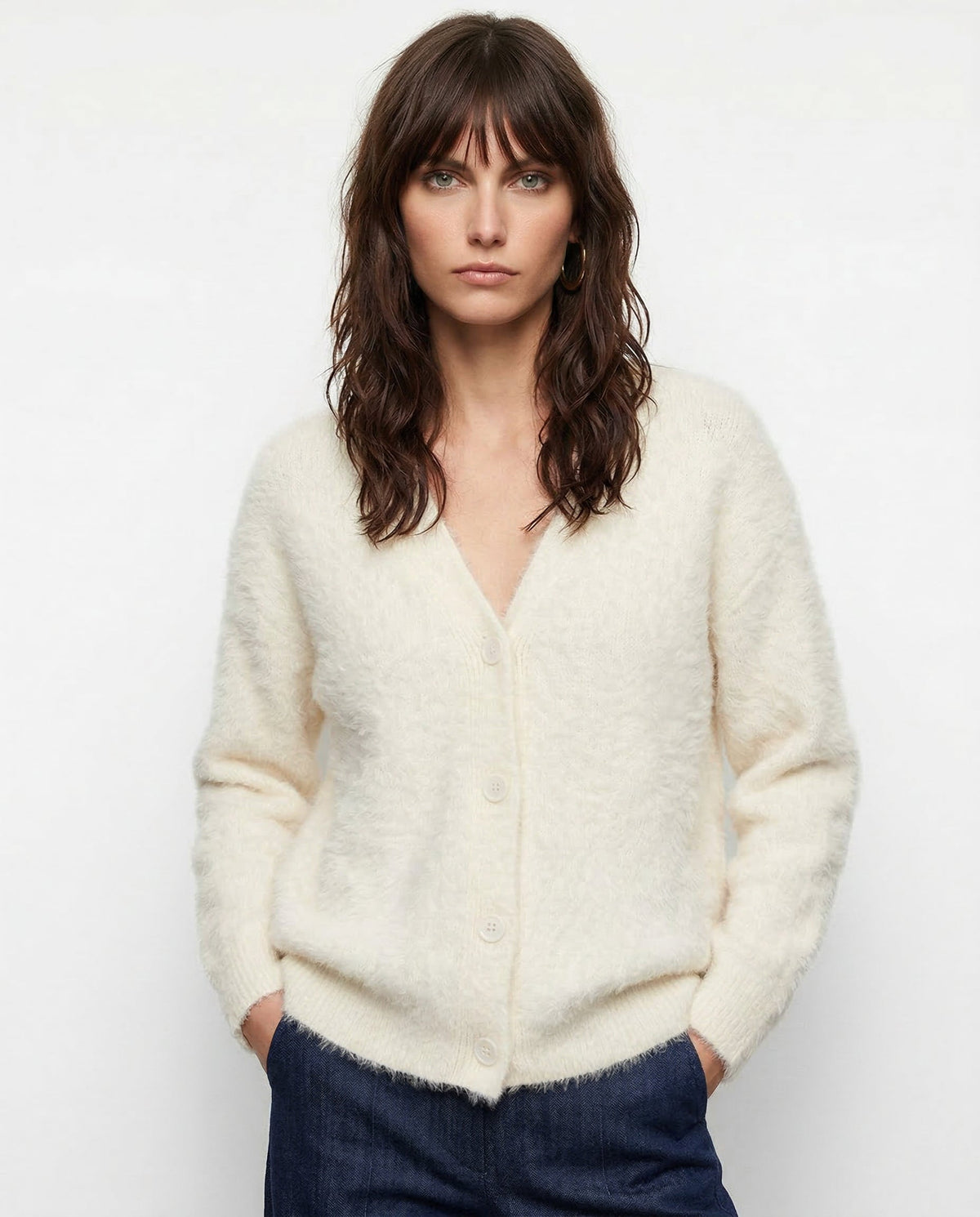 Oversized cashmere cardigan for women in soft cream, featuring a relaxed fit and cozy texture from Christine Brewer.