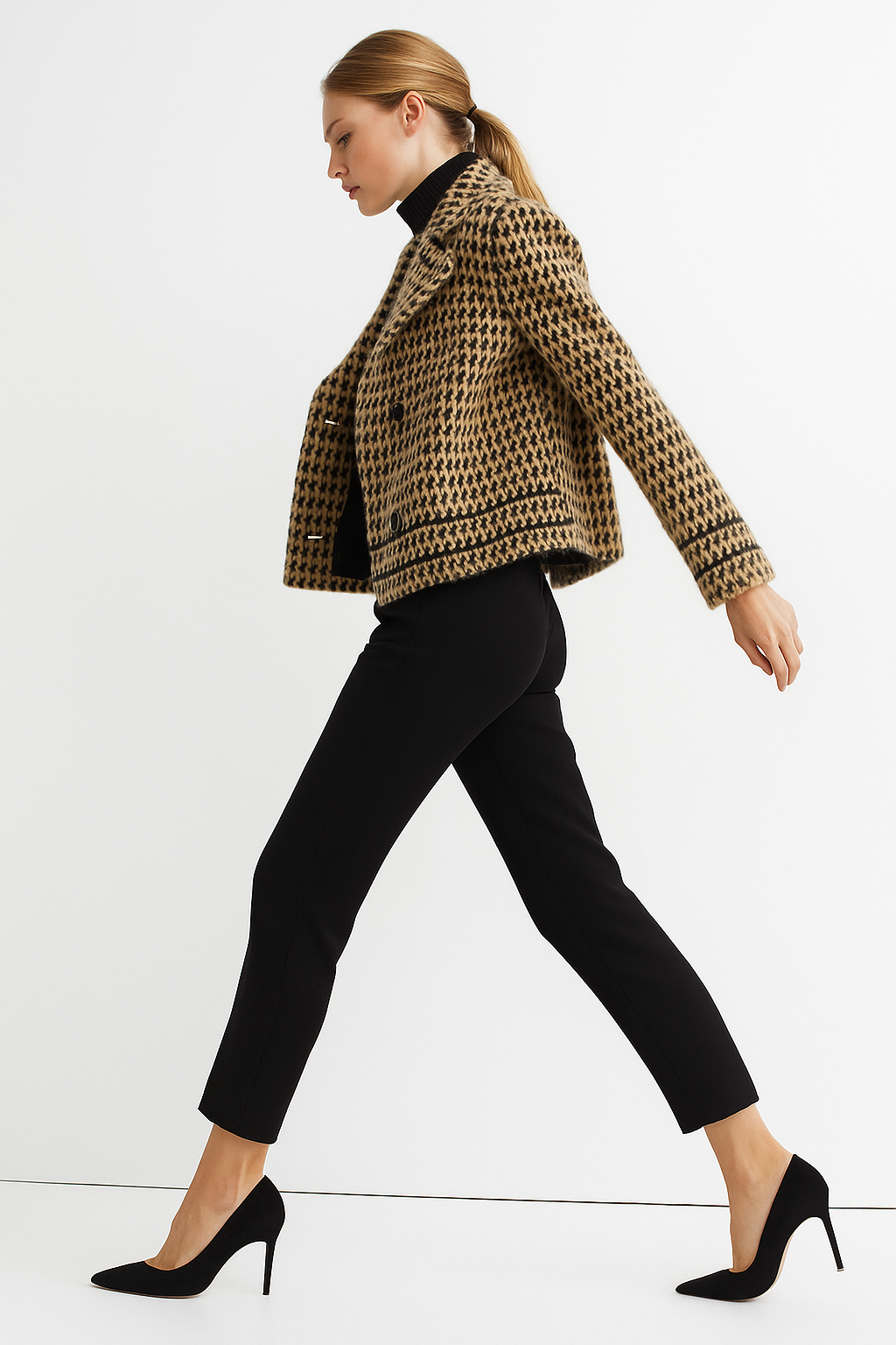Isabella Christine Brewer cropped double-breasted knit cardigan for women, featuring wool fabric and stylish button details.